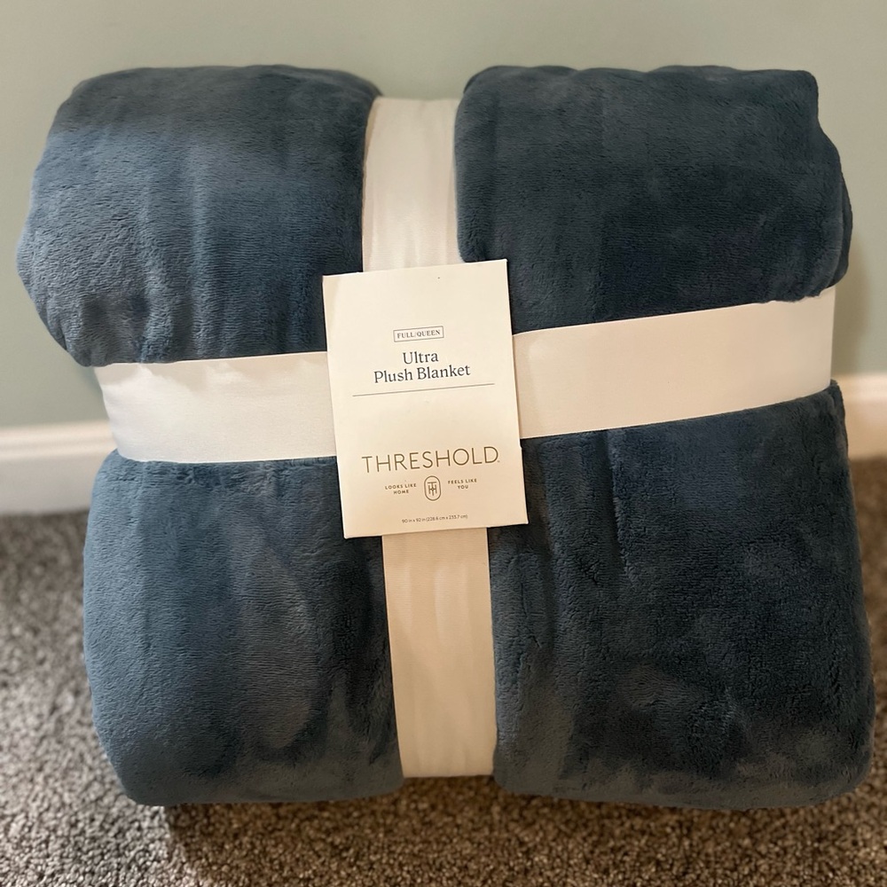 Threshold Ultra Plush Blanket - Deep Blue